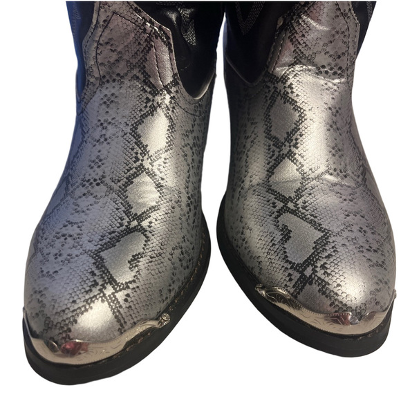 Women’s Western Calf height heeled cowboy boots size 10.5 Silver and Black - Picture 5 of 12